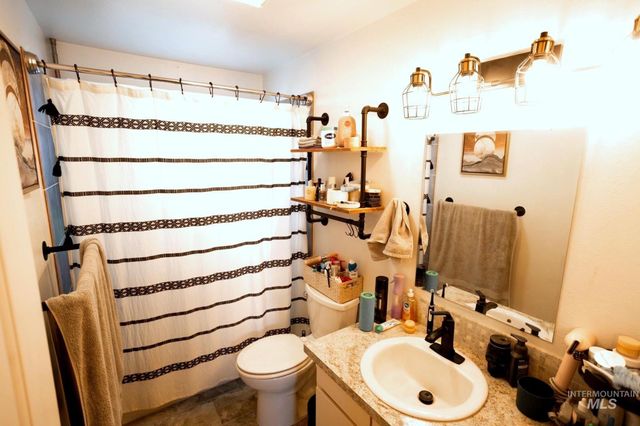 704 Hudson Dr., Nampa, ID 83651