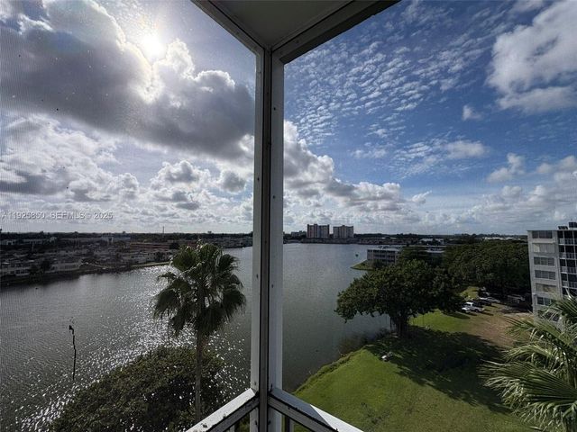 1750 NE 191st St 829-4, Miami, FL 33179