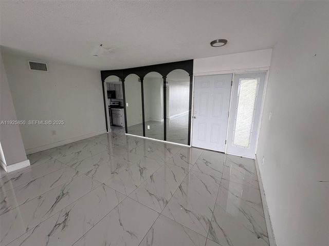 1750 NE 191st St 829-4, Miami, FL 33179