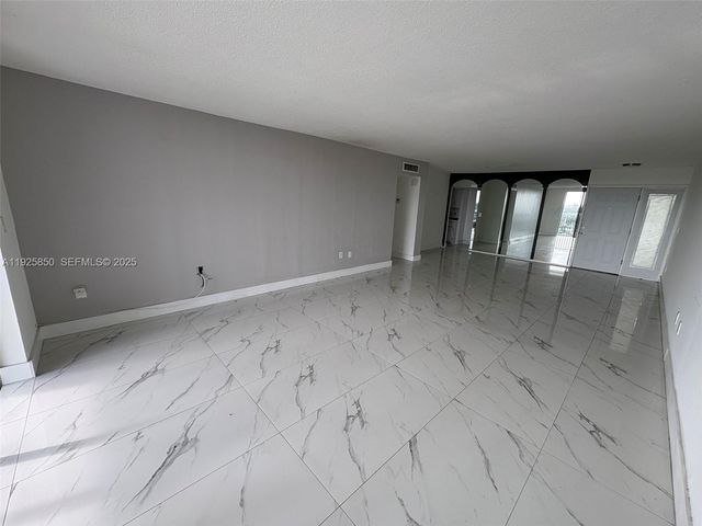 1750 NE 191st St 829-4, Miami, FL 33179