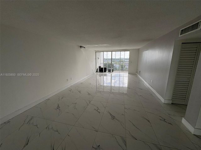 1750 NE 191st St 829-4, Miami, FL 33179