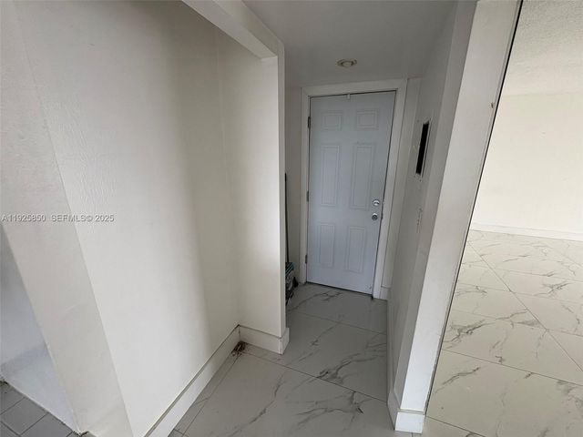 1750 NE 191st St 829-4, Miami, FL 33179