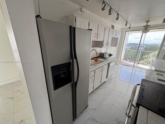 1750 NE 191st St 829-4, Miami, FL 33179