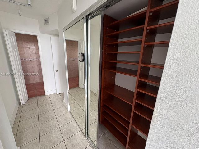 1750 NE 191st St 829-4, Miami, FL 33179