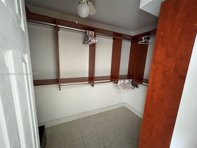 1750 NE 191st St 829-4, Miami, FL 33179