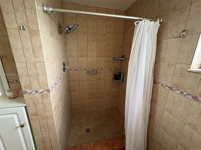 1750 NE 191st St 829-4, Miami, FL 33179