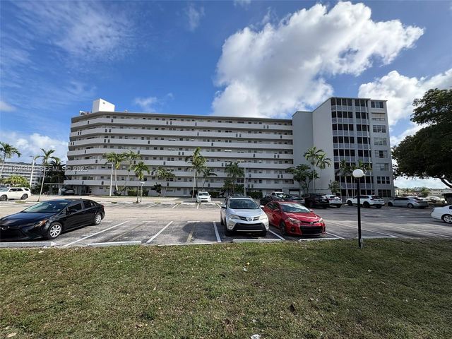 1750 NE 191st St 829-4, Miami, FL 33179