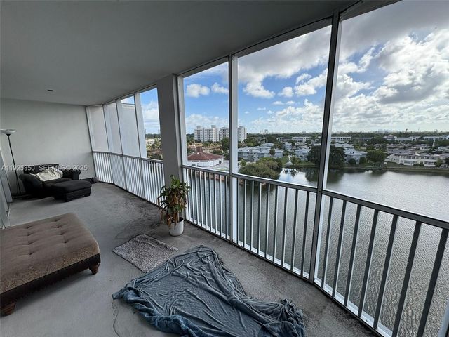 1750 NE 191st St 829-4, Miami, FL 33179