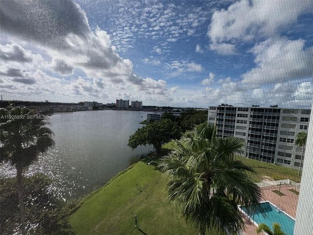 1750 NE 191st St 829-4, Miami, FL 33179