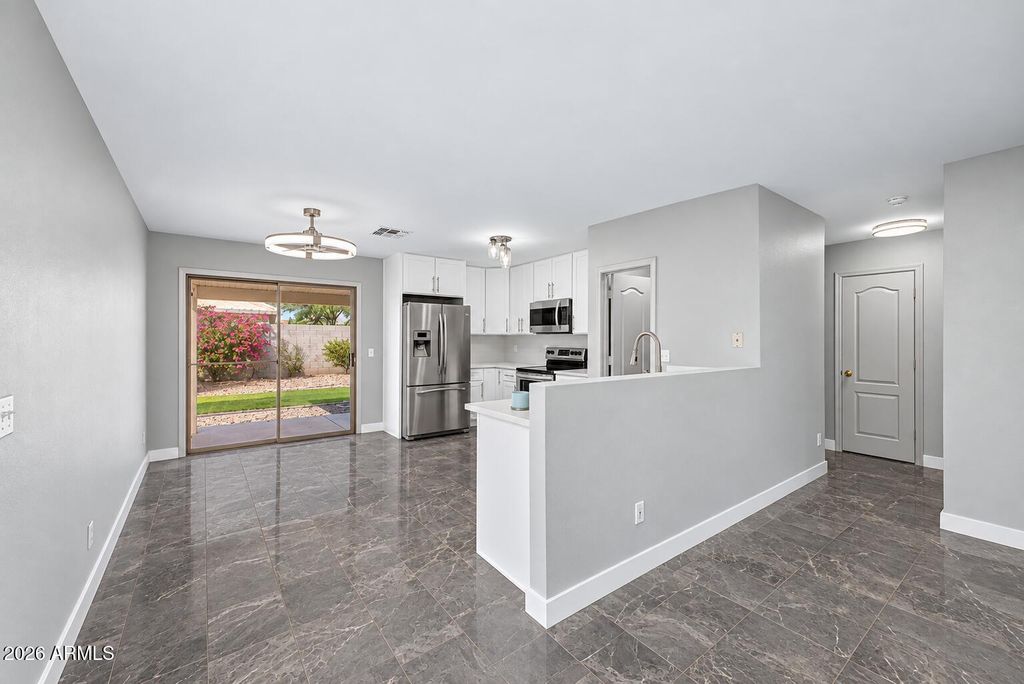15784 W CROCUS Drive, Surprise, AZ 85379 — photo 5
