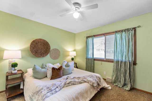 1453 N Woodrow Ct, Wichita, KS 67203