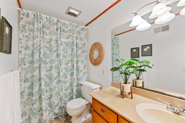 1453 N Woodrow Ct, Wichita, KS 67203