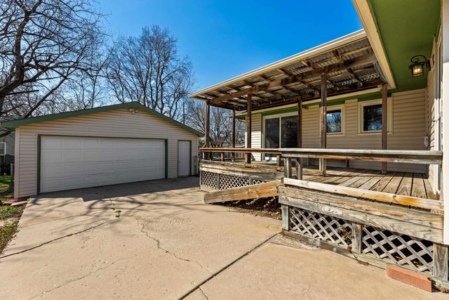 1453 N Woodrow Ct, Wichita, KS 67203