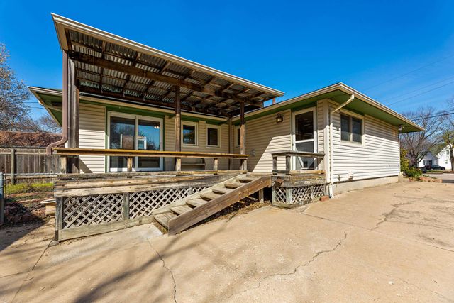 1453 N Woodrow Ct, Wichita, KS 67203