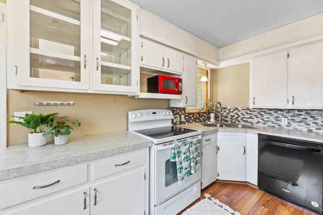 1453 N Woodrow Ct, Wichita, KS 67203