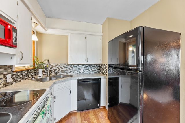 1453 N Woodrow Ct, Wichita, KS 67203