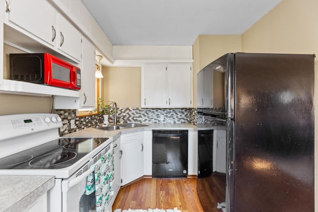 1453 N Woodrow Ct, Wichita, KS 67203