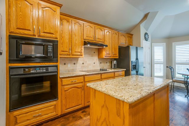 1410 Parkside Drive, Mansfield, TX 76063