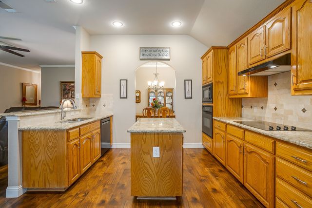 1410 Parkside Drive, Mansfield, TX 76063