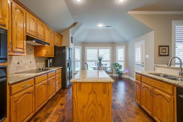 1410 Parkside Drive, Mansfield, TX 76063