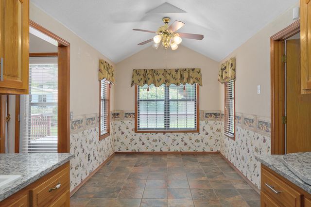 212 N Meadow Street, Nixa, MO 65714