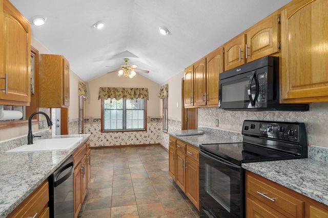 212 N Meadow Street, Nixa, MO 65714