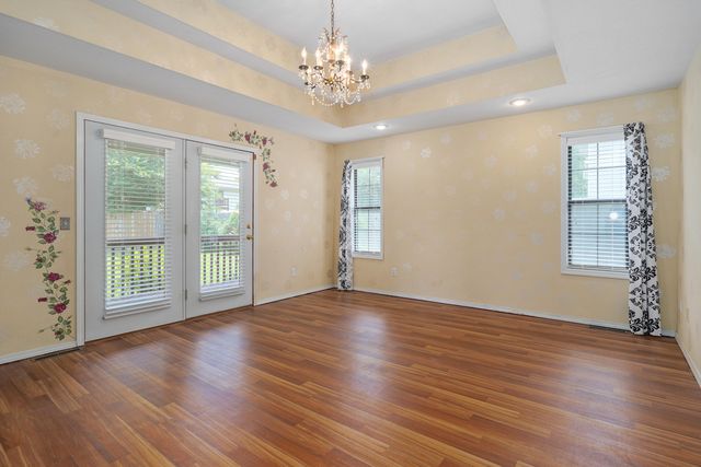 212 N Meadow Street, Nixa, MO 65714