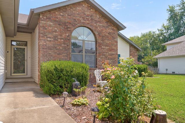 212 N Meadow Street, Nixa, MO 65714