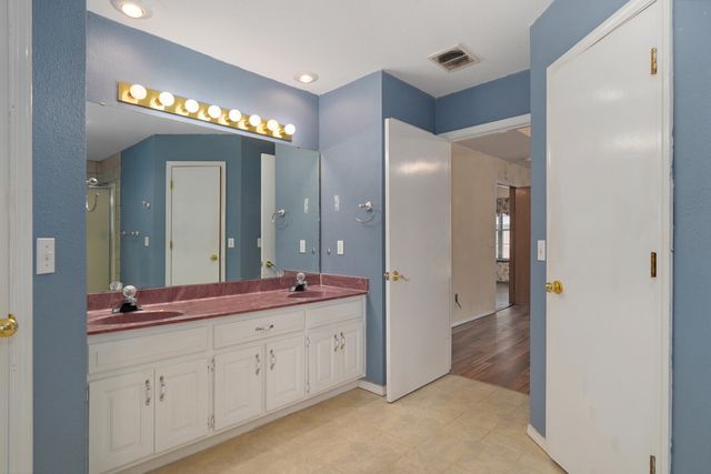212 N Meadow Street, Nixa, MO 65714