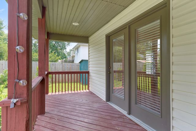 212 N Meadow Street, Nixa, MO 65714