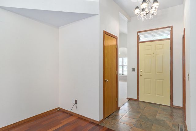 212 N Meadow Street, Nixa, MO 65714