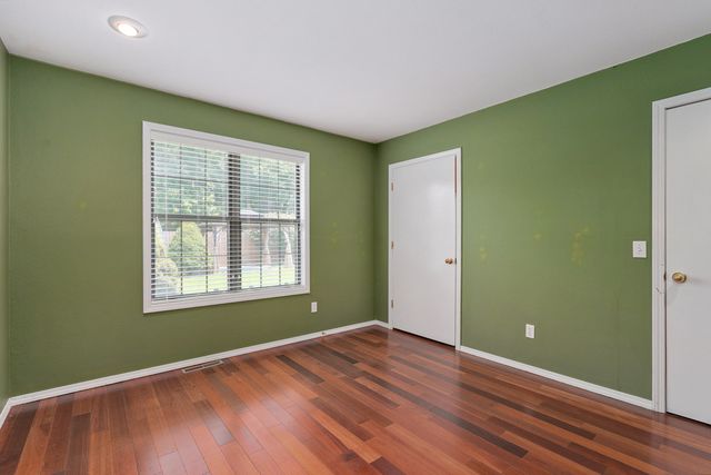 212 N Meadow Street, Nixa, MO 65714