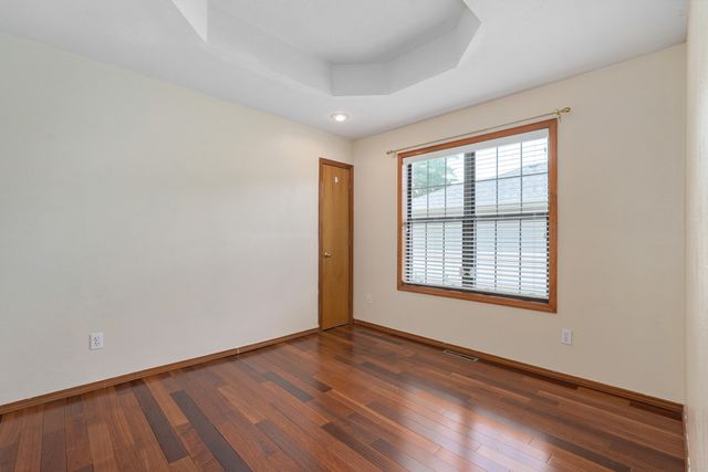 212 N Meadow Street, Nixa, MO 65714