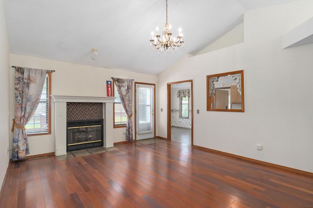 212 N Meadow Street, Nixa, MO 65714