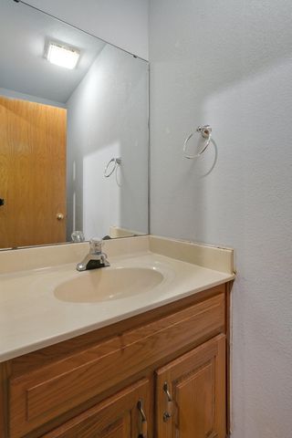 212 N Meadow Street, Nixa, MO 65714