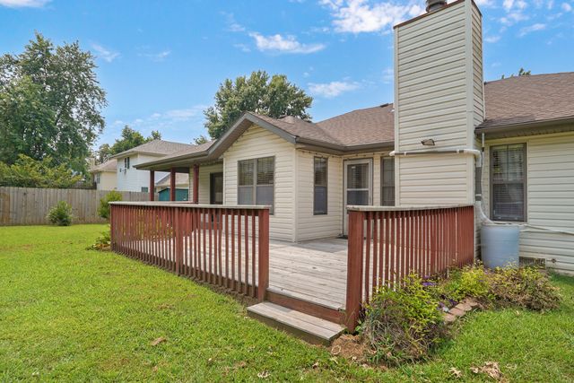 212 N Meadow Street, Nixa, MO 65714