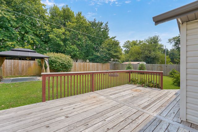 212 N Meadow Street, Nixa, MO 65714