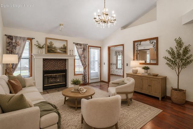 212 N Meadow Street, Nixa, MO 65714