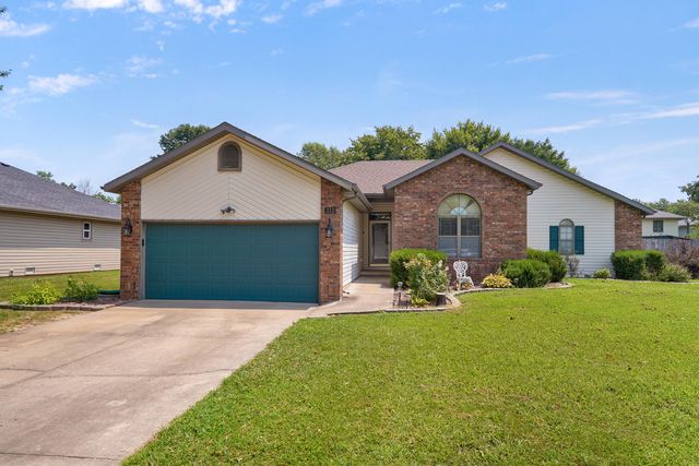 212 N Meadow Street, Nixa, MO 65714