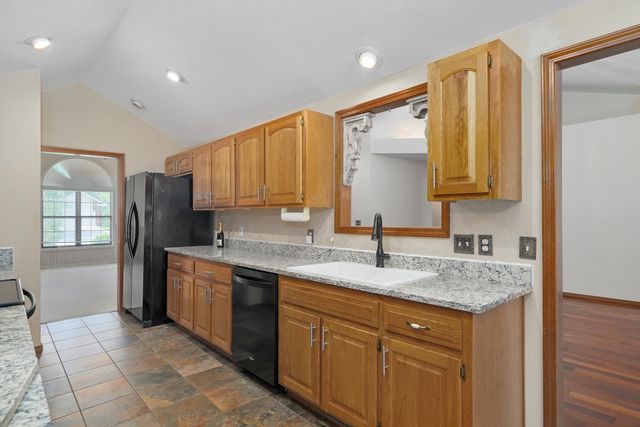212 N Meadow Street, Nixa, MO 65714