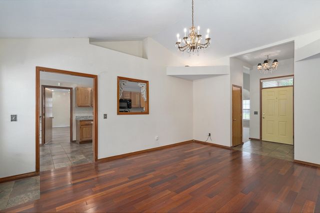 212 N Meadow Street, Nixa, MO 65714