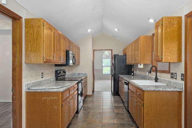 212 N Meadow Street, Nixa, MO 65714