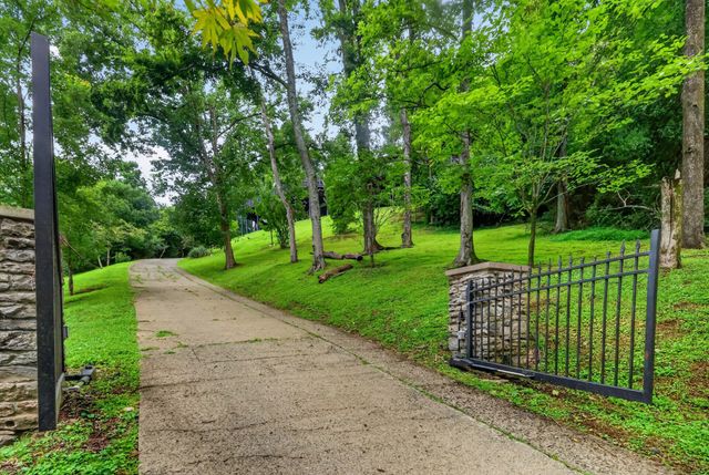 5161 Granny White Pike, Nashville, TN 37220