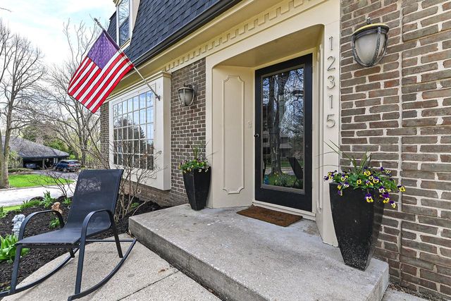12315 W Christine DRIVE, Wauwatosa, WI 53226