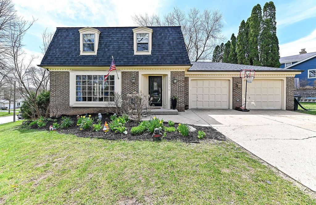 12315 W Christine DRIVE, Wauwatosa, WI 53226
