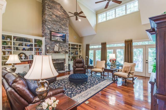 90 Grandview Lake Rd, Estill Springs, TN 37330