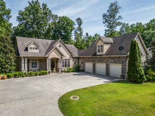 90 Grandview Lake Rd, Estill Springs, TN 37330