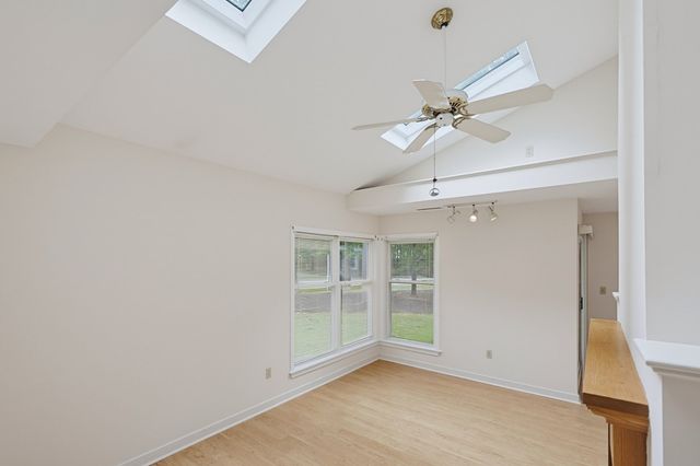 4 Oak Ct 4, Rockland, MA 02370