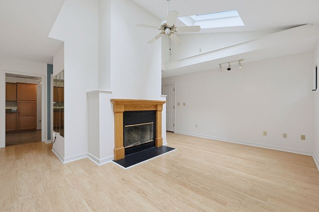 4 Oak Ct 4, Rockland, MA 02370