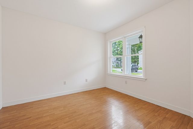 4 Oak Ct 4, Rockland, MA 02370
